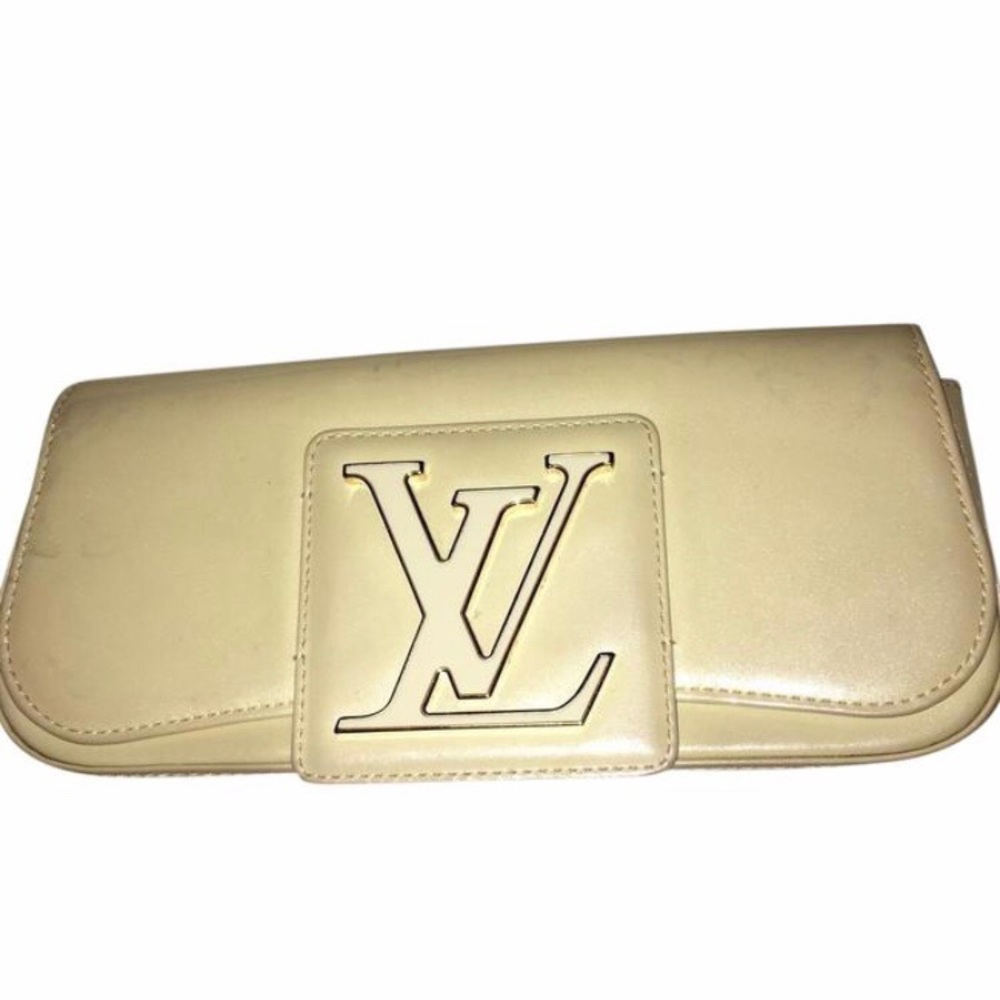 100% Authentic Louis Vuitton Clutch
